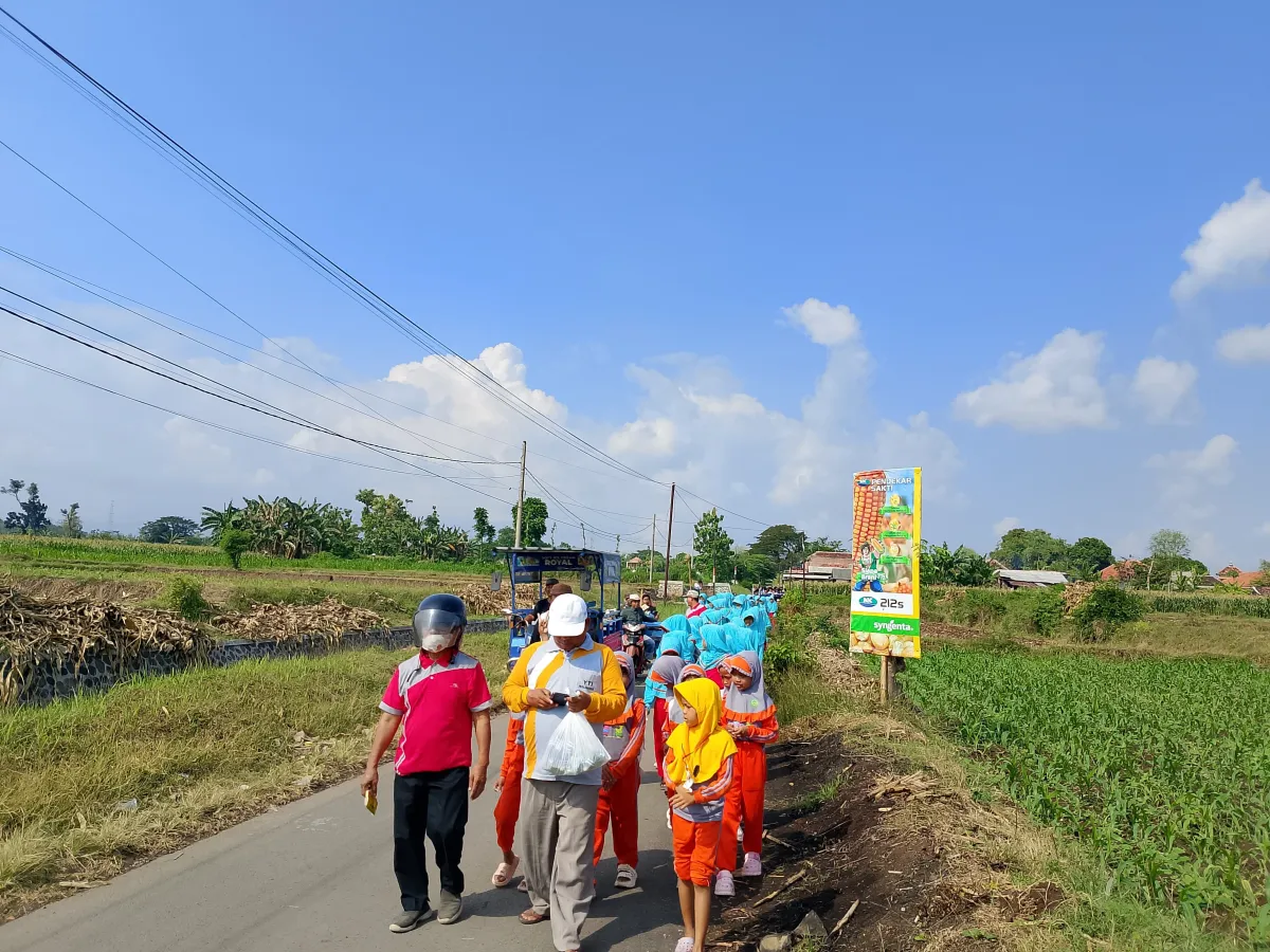 YTI Walisongo Banyuanyar Tengah Gelar Jalan Santai Lintas Lembaga, Sambut Haflatul Imtihan ke-63