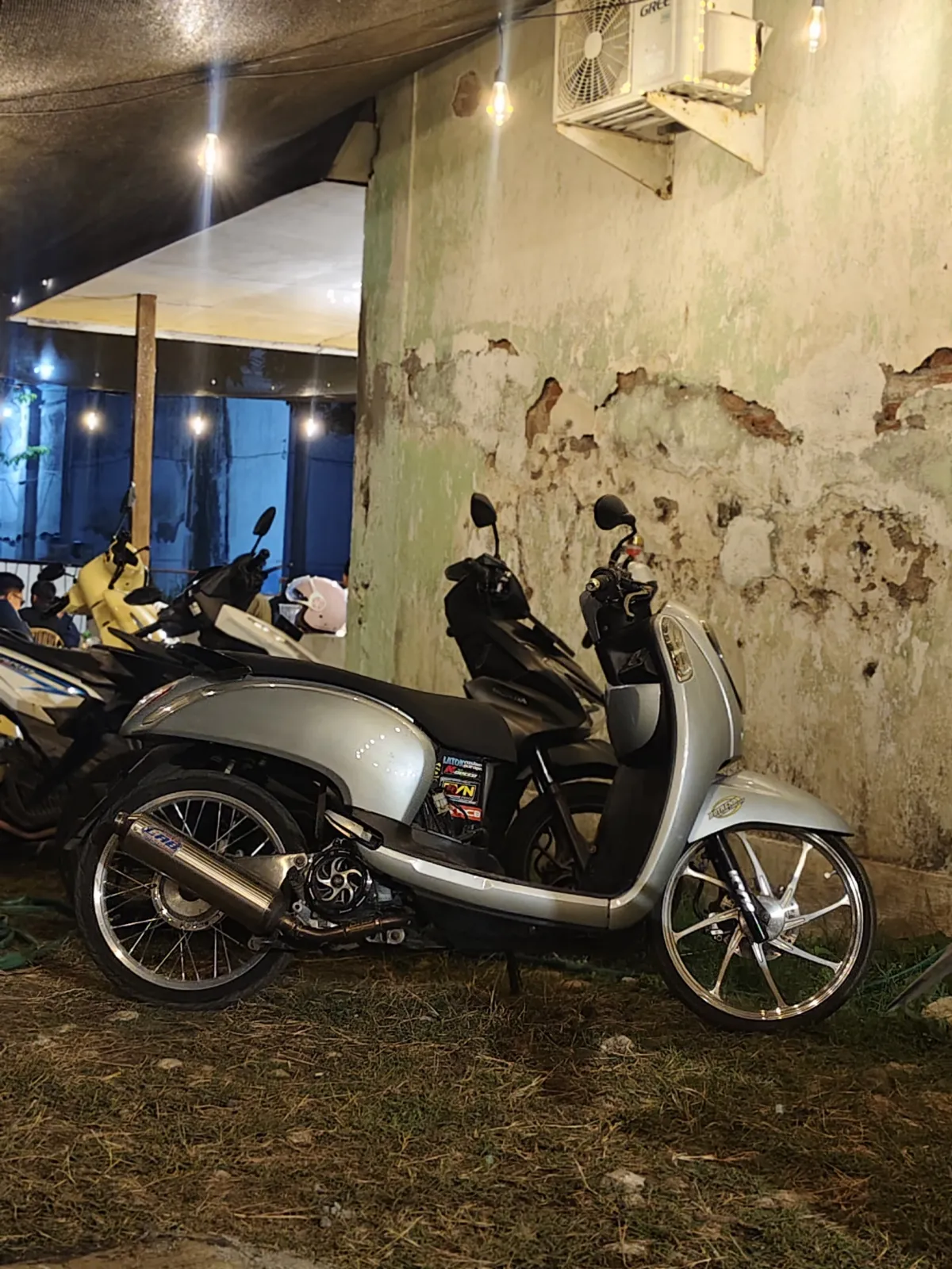 Asyik Mancing di Semampir, Scoopy Warga Brabe Raib! Sosok Hoodie Maroon Terekam CCTV