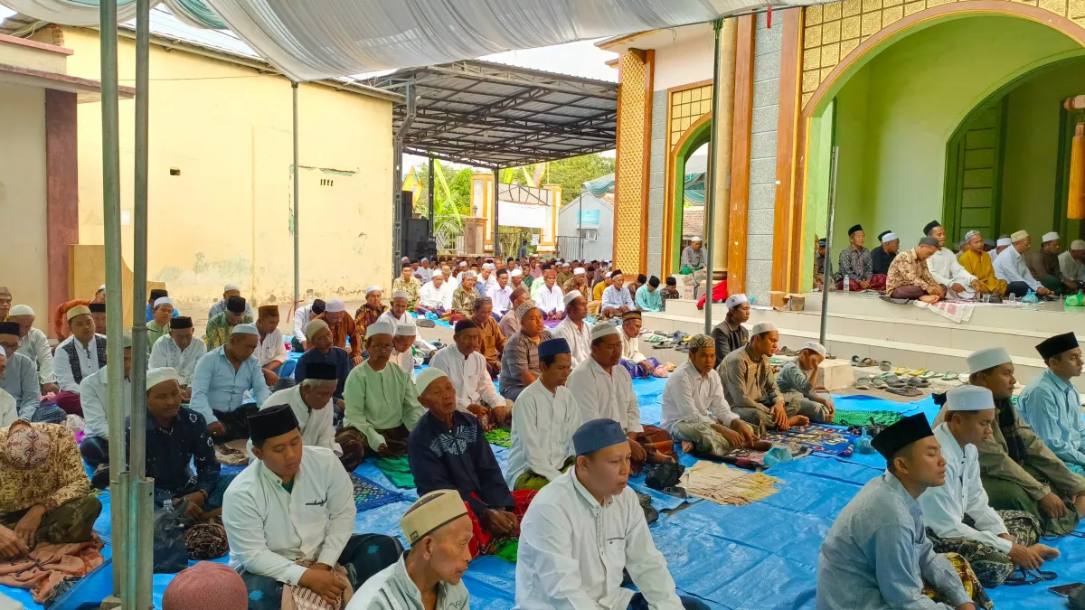 Ratusan Jemaah Ikuti Hailalah Bersama Thoriqoh Attijaniyah di Banyuanyar