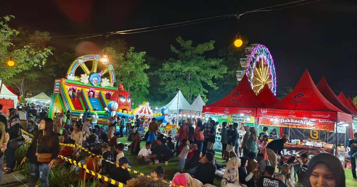 Alun-Alun Kraksaan Dipadati Warga dalam Semarak Harjakapro ke-280