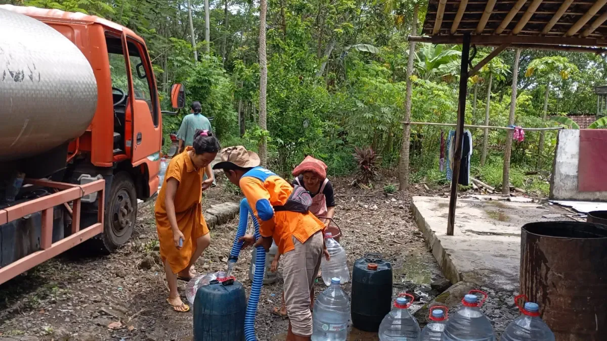 Pipa SPAM Tancak Bocor, Ratusan Warga Tiris–Probolinggo Kesulitan Air Bersih