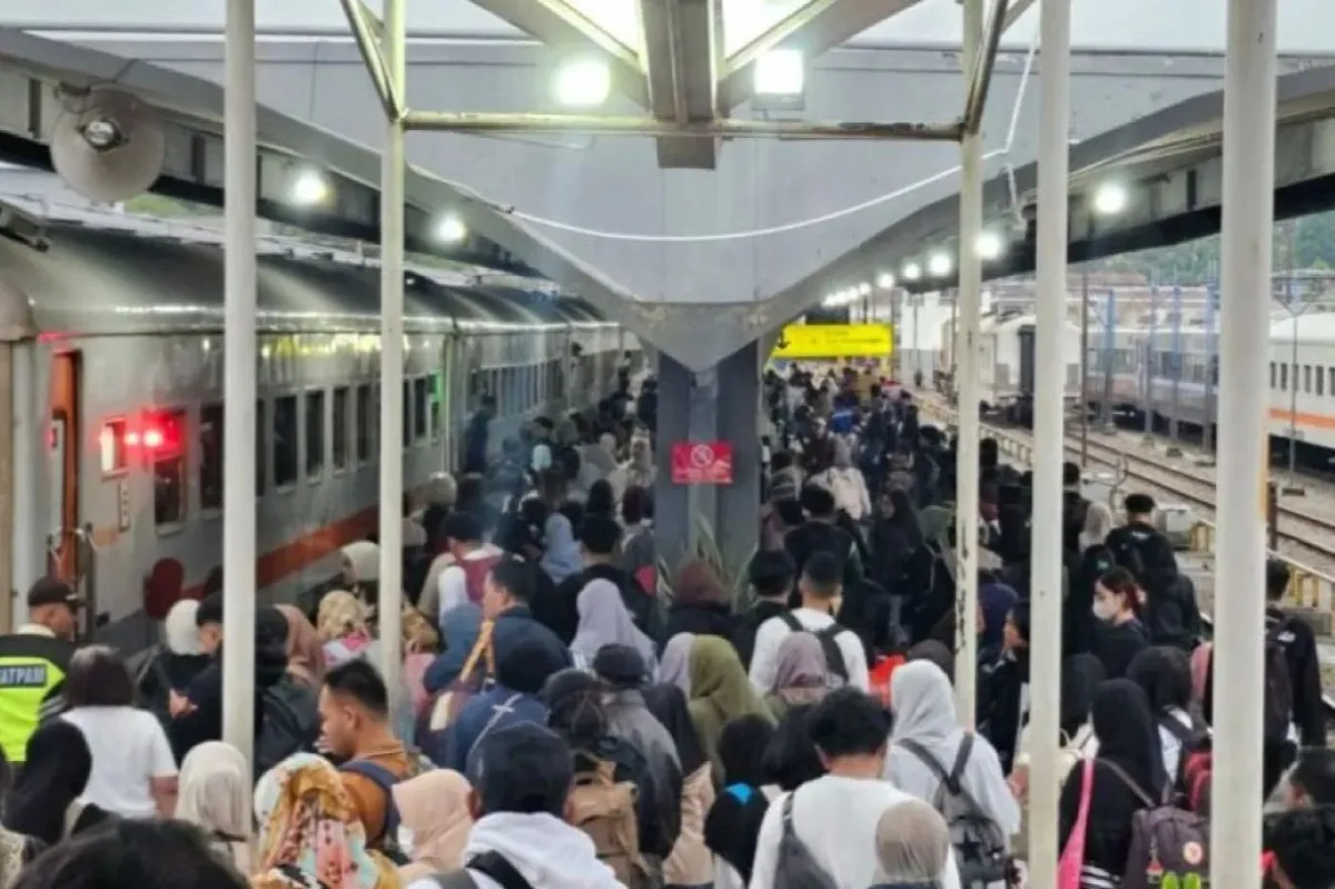 Imbas Insiden Bekasi Timur, Tiga KA dari Malang Dibatalkan, Ratusan Penumpang Ajukan Pengembalian Tiket