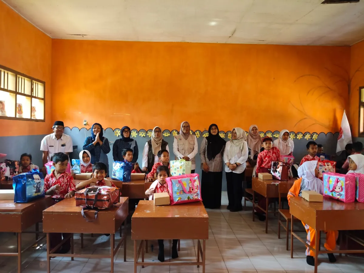 Dukung Masa Depan Anak, K3S Probolinggo Salurkan Bantuan Pendidikan di Tiris